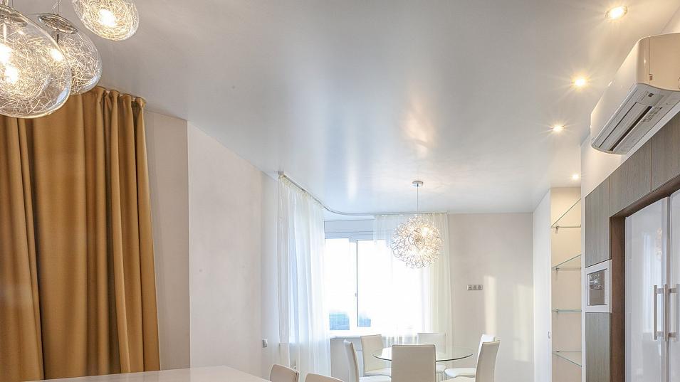 Экологичный и безопасный материал. Потолки считаются полностью безвредными для человека.