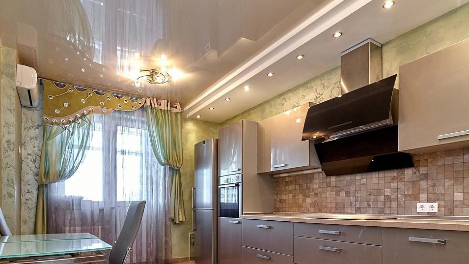 Можно спрятать балки, перекрытия, коммуникации, провода, системы вентиляции.